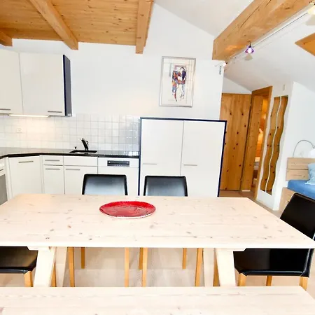 Stilvolle Dachwohnung Fuer 4 Im Thermenort Vals