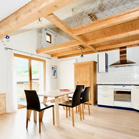 Stilvolle Dachwohnung Fuer 4 Im Thermenort Apartment