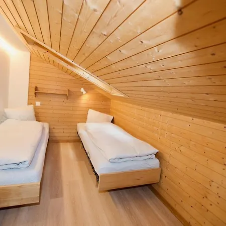 Stilvolle Dachwohnung Fuer 4 Im Thermenort Vals