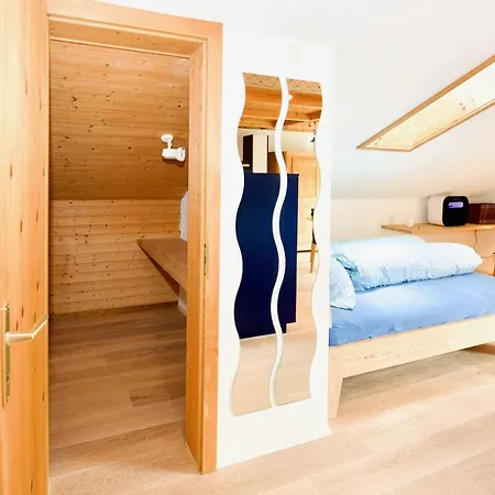 Stilvolle Dachwohnung Fuer 4 Im Thermenort アパート