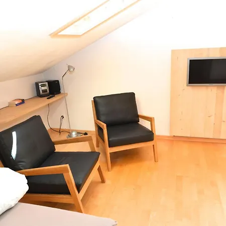 Stilvolle Dachwohnung Fuer 4 Im Thermenort Apartment