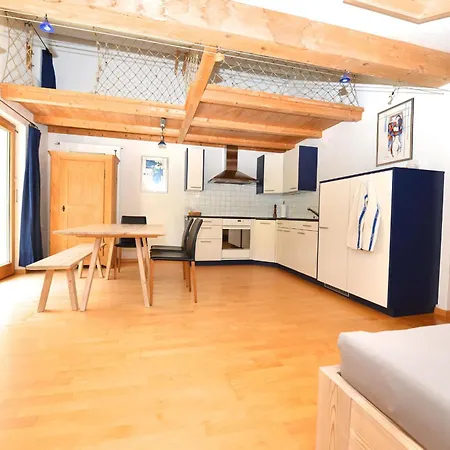 Stilvolle Dachwohnung Fuer 4 Im Thermenort Apartment *